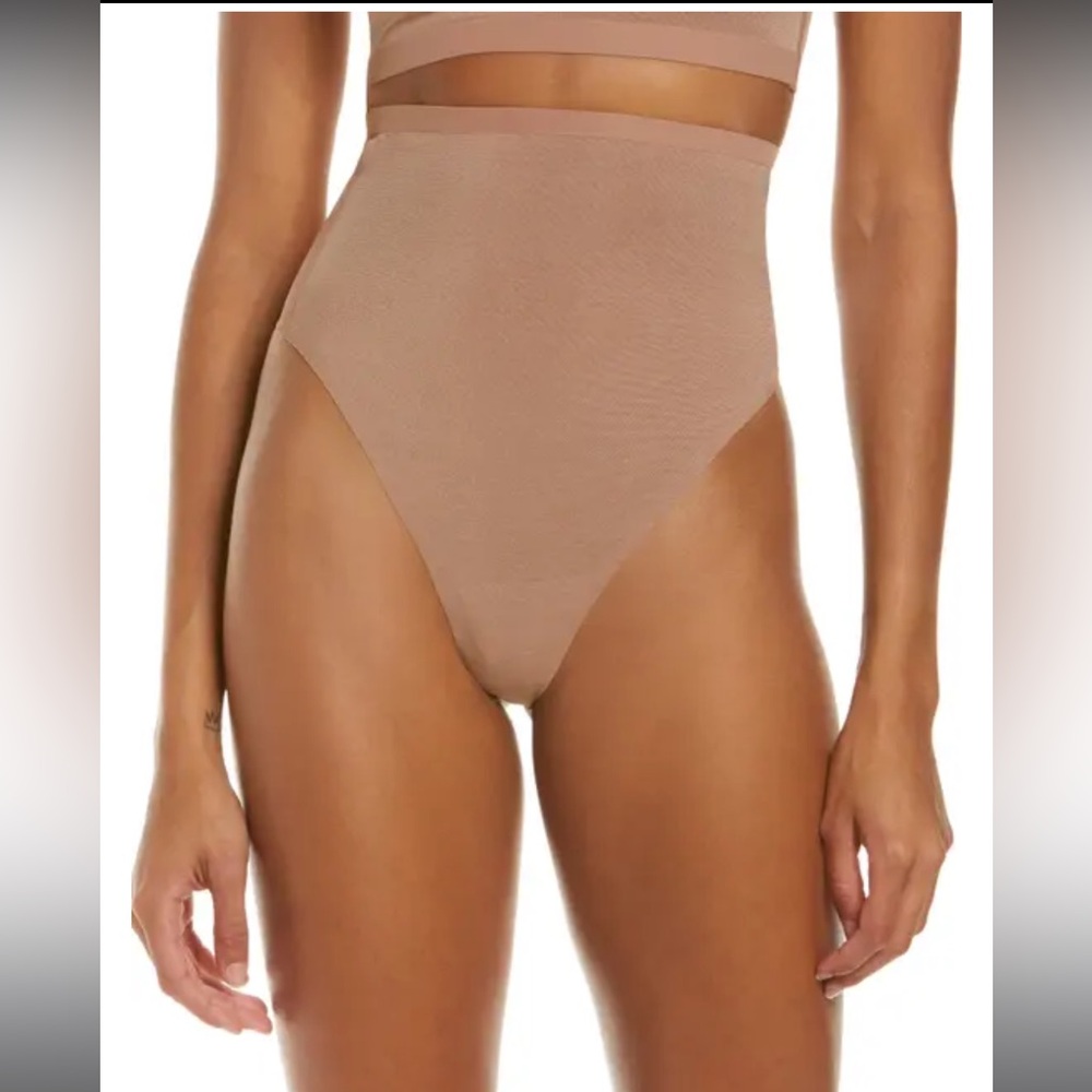 NWT Skims Womens Power Mesh High Waist Thong  SH-HWT-0251‎ Size Medium
